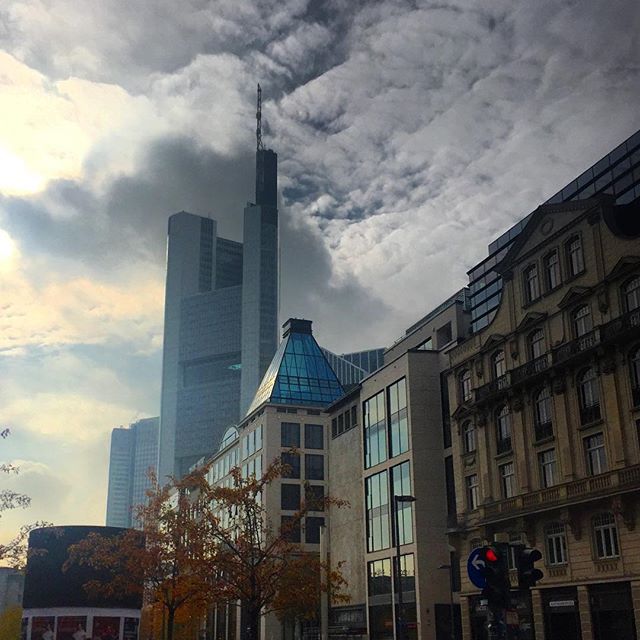 Dull #frankfurt #skyline #commerzbanktower